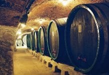 Ze sklepa do sklepa. Vstupte, je otevřeno