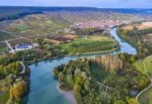 Velká Británie šlape na paty Champagni