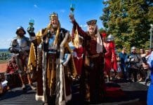 Pálavské vinobraní: cimbálovka, královský pár i lisování hroznů