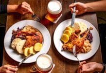 Svatomartinský víkend v Lokálu s českou husou z farmy pečená husa s knedlíky a zelím