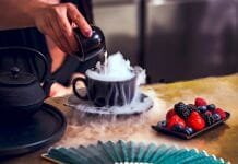 Svařák? Vánoční punč? Zkuste Werichův koktejl. Zahříváček z pražského hotelu Mandarin