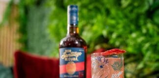 COCKATOO. Daiquiri s českou stopou lahev rumu a koktejl