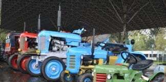 JEDE TRAKTOR. Spanilá jízda odstartuje první ročník Traktoriády