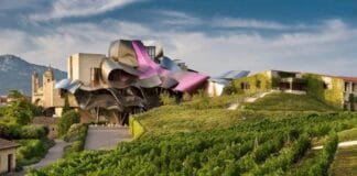 Výjimečná architektura, skvělá vína, umění či jízdy na koních. WORLD’S BEST VINEYARDS 2024