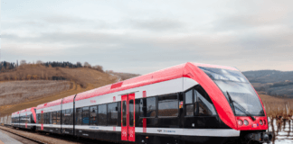 Nasedněte do „odrůdy“ a pokračujte po „trati“. Aneb krajinou vína s vlaky „vínozvučných“ jmen