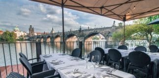 JARNÍ KAMPA PARK OKOUZLÍ SVĚŽESTÍ CHUTÍ. Sezona plná čerstvosti, elegance i vzpomínek